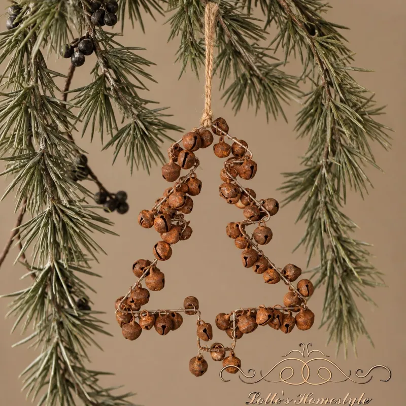 Roest kerstboom hanger met belletjes