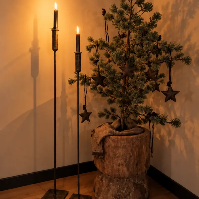 Complete kerstset met Larix boom, oude houten vijzel en 10 roest sterren