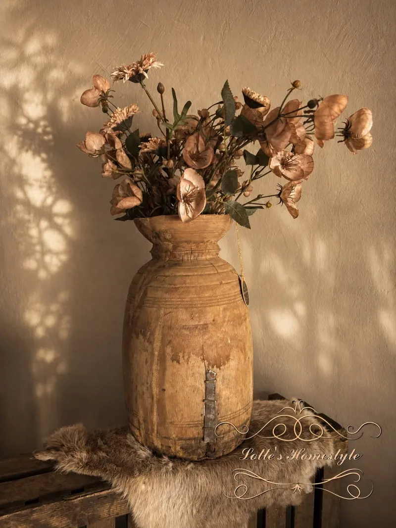 Oude houten Nepalese pot