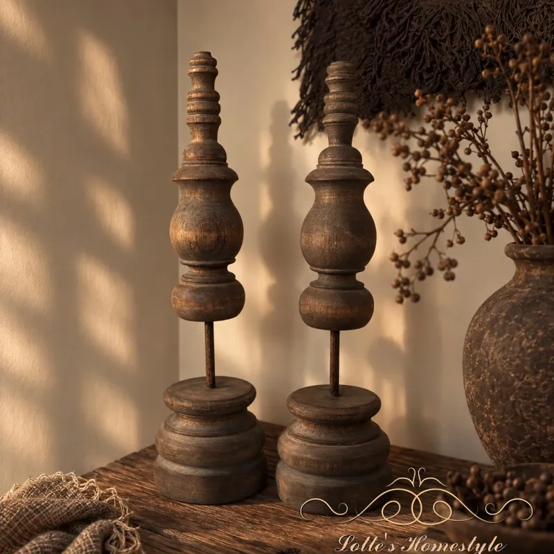 Houten ornament op voet
