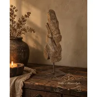 Oud houten ornament op standaard – 36 × 10 cm